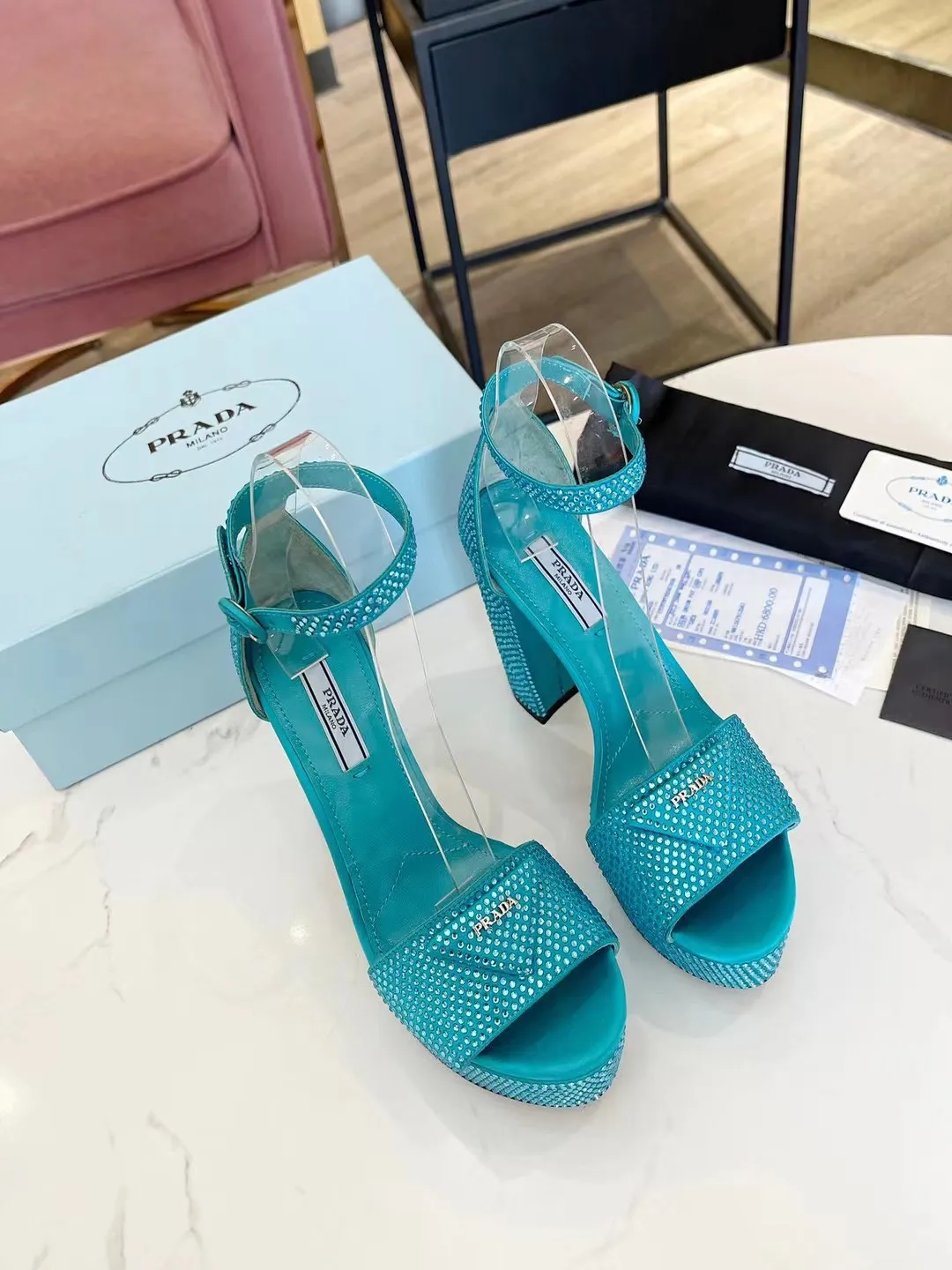 👟👟Ex-factory price 600👟👟 (imitation leather bottom-20) 👉New arrival👈Remove the original board and make a 1:1 replica‼ ️The highest version ✅ Prada's early spring catwalk hot style 😘The latest spring model Thick heel water platform rhinestone series (genuine leather outsole) (simulated leather sole) A must-have for goddesses The upper and the feet are super beautiful 👉The upper is made of imported open-edge beaded cowhide, soft and textured, lining + foot pads, imported sheepskin, breathable and comfortable, private model water platform, heel platform 3.5M, heel height 11.5M Code number 35M-39M (34 40 414243 (custom-made, non-refundable and non-exchangeable)